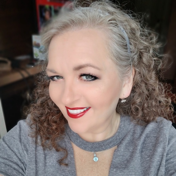 Meet your Posher, Tracy Rae - Picture 3 of 6